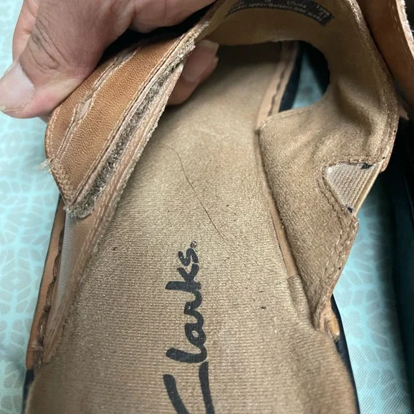 Clarks Men’s Tan Leather Slide Sandals - Picture 5 of 8